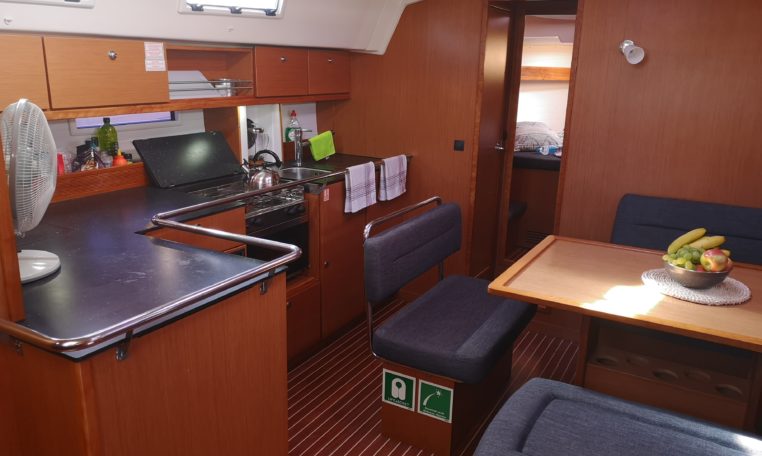 Imagenes del interior o exterior del barco Bavaria Cruiser 45 perteneciente a la página de alquiler de barcos alquilerdebarcosmallorca.com