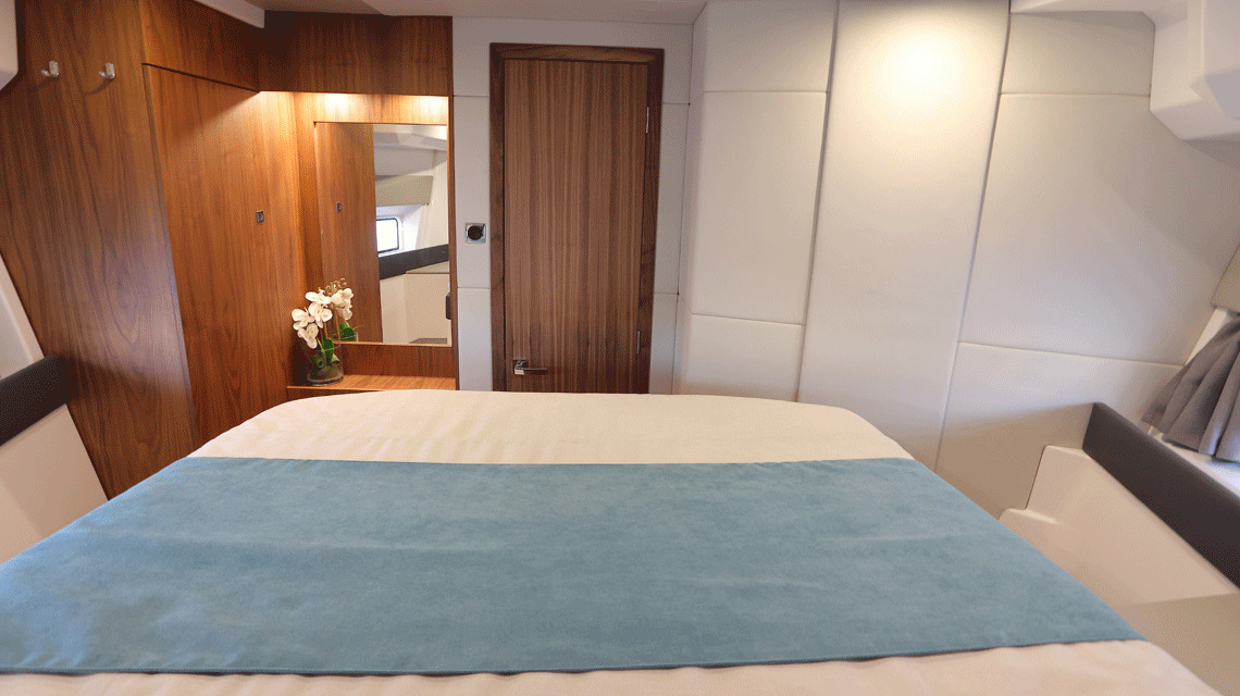Imagenes del interior o exterior del barco Karnic S37x perteneciente a la página de alquiler de barcos alquilerdebarcosmallorca.com