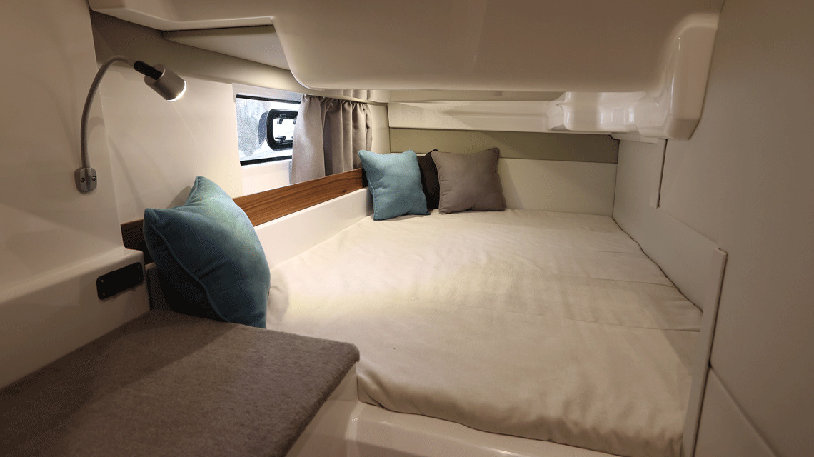 Imagenes del interior o exterior del barco Karnic S37x perteneciente a la página de alquiler de barcos alquilerdebarcosmallorca.com