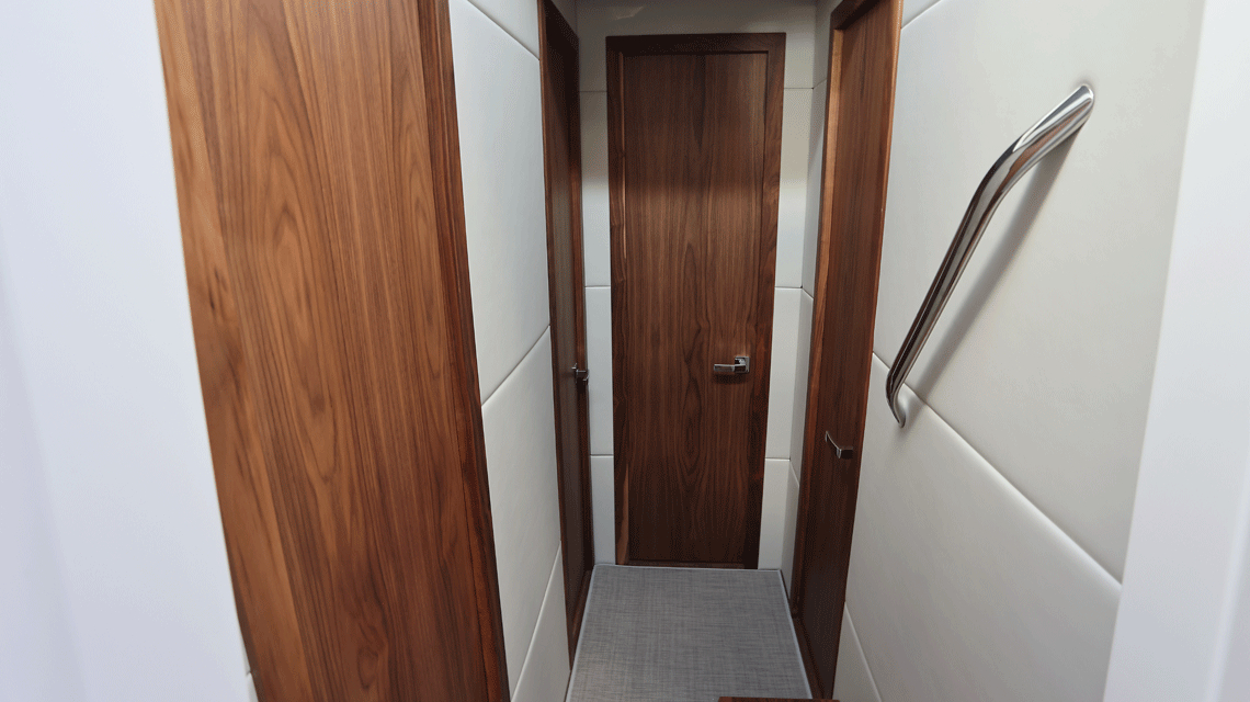 Imagenes del interior o exterior del barco Karnic S37x perteneciente a la página de alquiler de barcos alquilerdebarcosmallorca.com