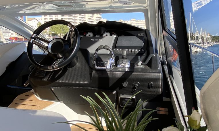 Imagenes del interior o exterior del barco Cranchi M44 HT perteneciente a la página de alquiler de barcos alquilerdebarcosmallorca.com