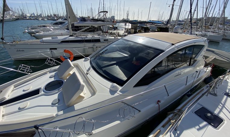 Imagenes del interior o exterior del barco Cranchi M44 HT perteneciente a la página de alquiler de barcos alquilerdebarcosmallorca.com
