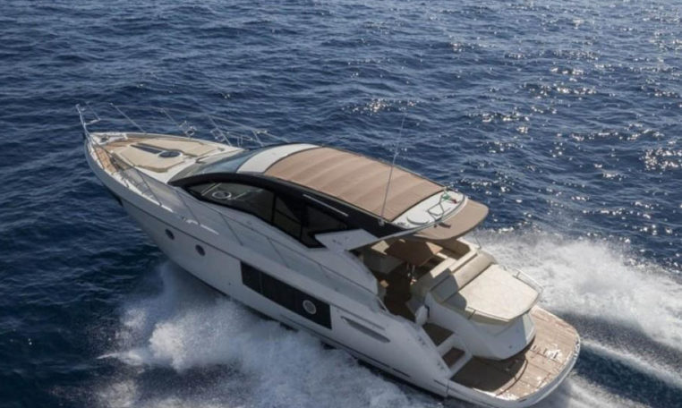 Imagenes del interior o exterior del barco Cranchi M44 HT perteneciente a la página de alquiler de barcos alquilerdebarcosmallorca.com