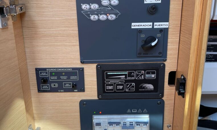 Imagenes del interior o exterior del barco Bavaria S33 Open perteneciente a la página de alquiler de barcos alquilerdebarcosmallorca.com