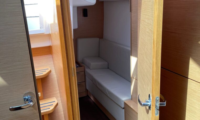 Imagenes del interior o exterior del barco Bavaria S33 Open perteneciente a la página de alquiler de barcos alquilerdebarcosmallorca.com