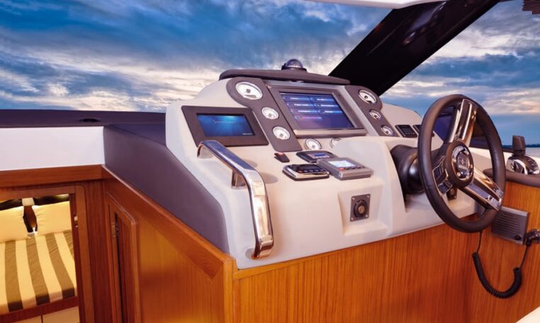Imagenes del interior o exterior del barco Bavaria Virtess 420 Fly perteneciente a la página de alquiler de barcos alquilerdebarcosmallorca.com