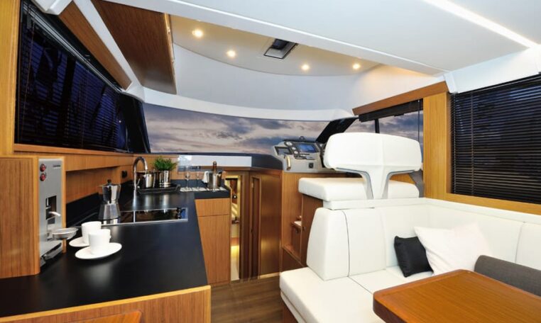 Imagenes del interior o exterior del barco Bavaria Virtess 420 Fly perteneciente a la página de alquiler de barcos alquilerdebarcosmallorca.com