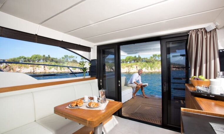 Imagenes del interior o exterior del barco Bavaria Virtess 420 Fly perteneciente a la página de alquiler de barcos alquilerdebarcosmallorca.com