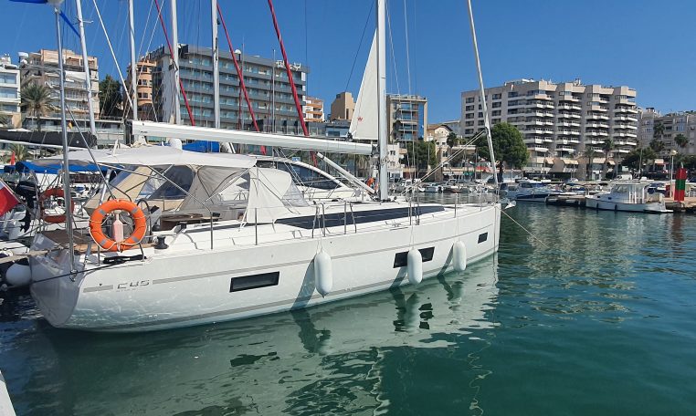 Imagenes del interior o exterior del barco Bavaria C45 Style perteneciente a la página de alquiler de barcos alquilerdebarcosmallorca.com