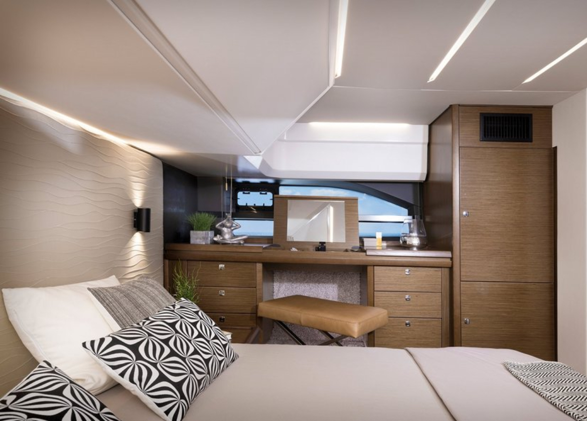 Imagenes del interior o exterior del barco Bavaria R55 Fly perteneciente a la página de alquiler de barcos alquilerdebarcosmallorca.com