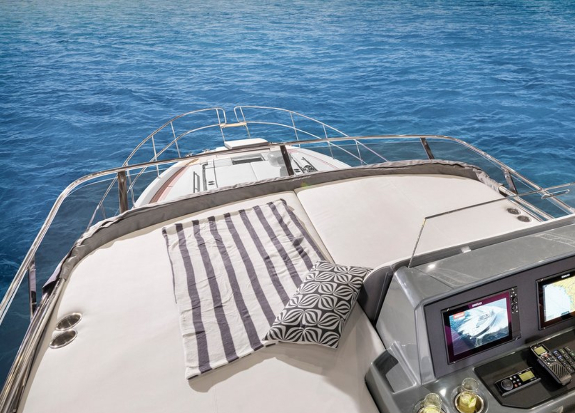Imagenes del interior o exterior del barco Bavaria R55 Fly perteneciente a la página de alquiler de barcos alquilerdebarcosmallorca.com