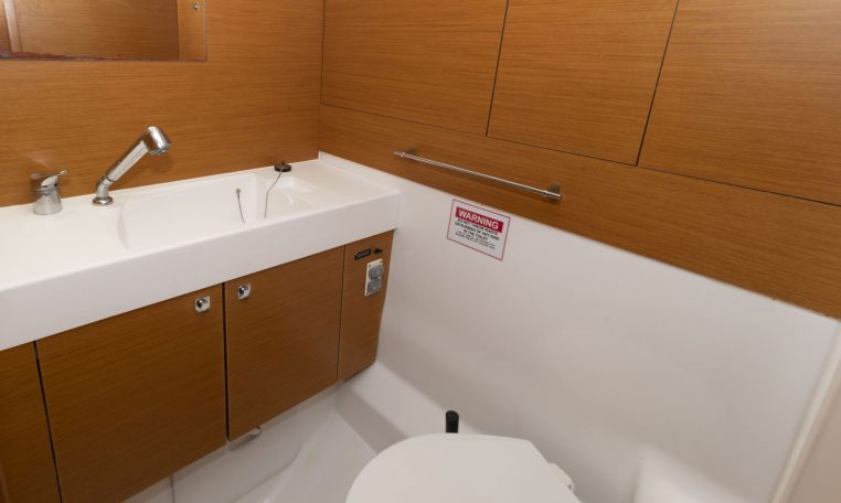 Imagenes del interior o exterior del barco Sun Odyssey 469 perteneciente a la página de alquiler de barcos alquilerdebarcosmallorca.com