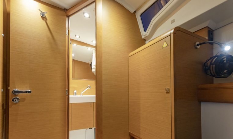Imagenes del interior o exterior del barco Sun Odyssey 469 perteneciente a la página de alquiler de barcos alquilerdebarcosmallorca.com