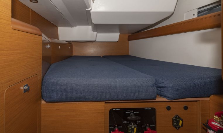Imagenes del interior o exterior del barco Sun Odyssey 469 perteneciente a la página de alquiler de barcos alquilerdebarcosmallorca.com