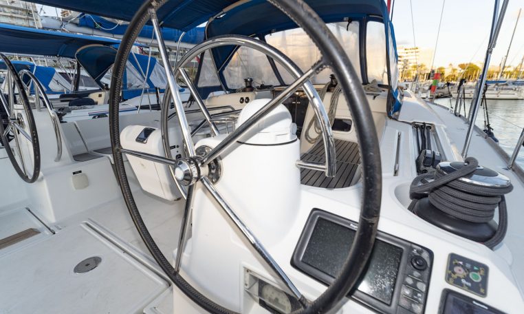 Imagenes del interior o exterior del barco Sun Odyssey 469 perteneciente a la página de alquiler de barcos alquilerdebarcosmallorca.com