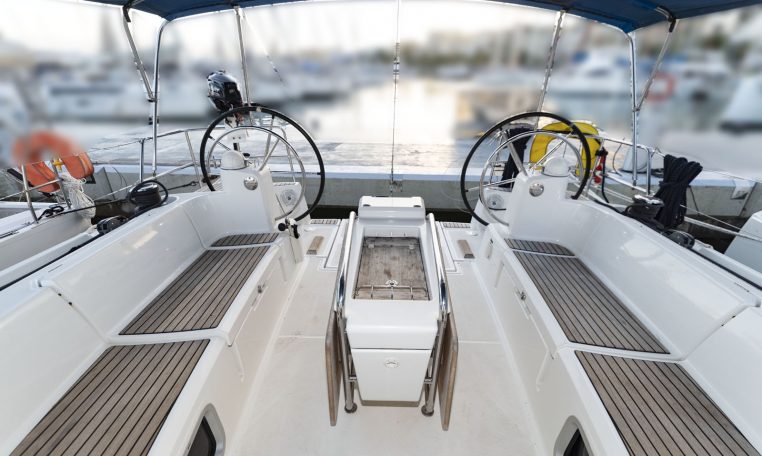 Imagenes del interior o exterior del barco Sun Odyssey 469 perteneciente a la página de alquiler de barcos alquilerdebarcosmallorca.com