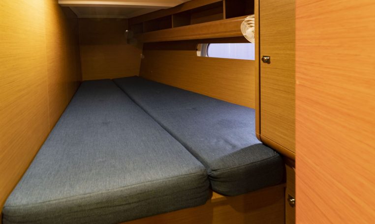 Imagenes del interior o exterior del barco Sun Odyssey 469 perteneciente a la página de alquiler de barcos alquilerdebarcosmallorca.com