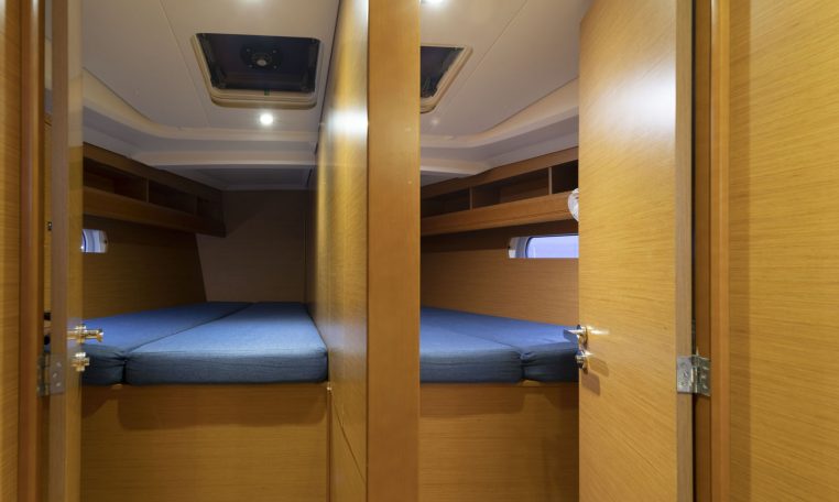 Imagenes del interior o exterior del barco Sun Odyssey 469 perteneciente a la página de alquiler de barcos alquilerdebarcosmallorca.com