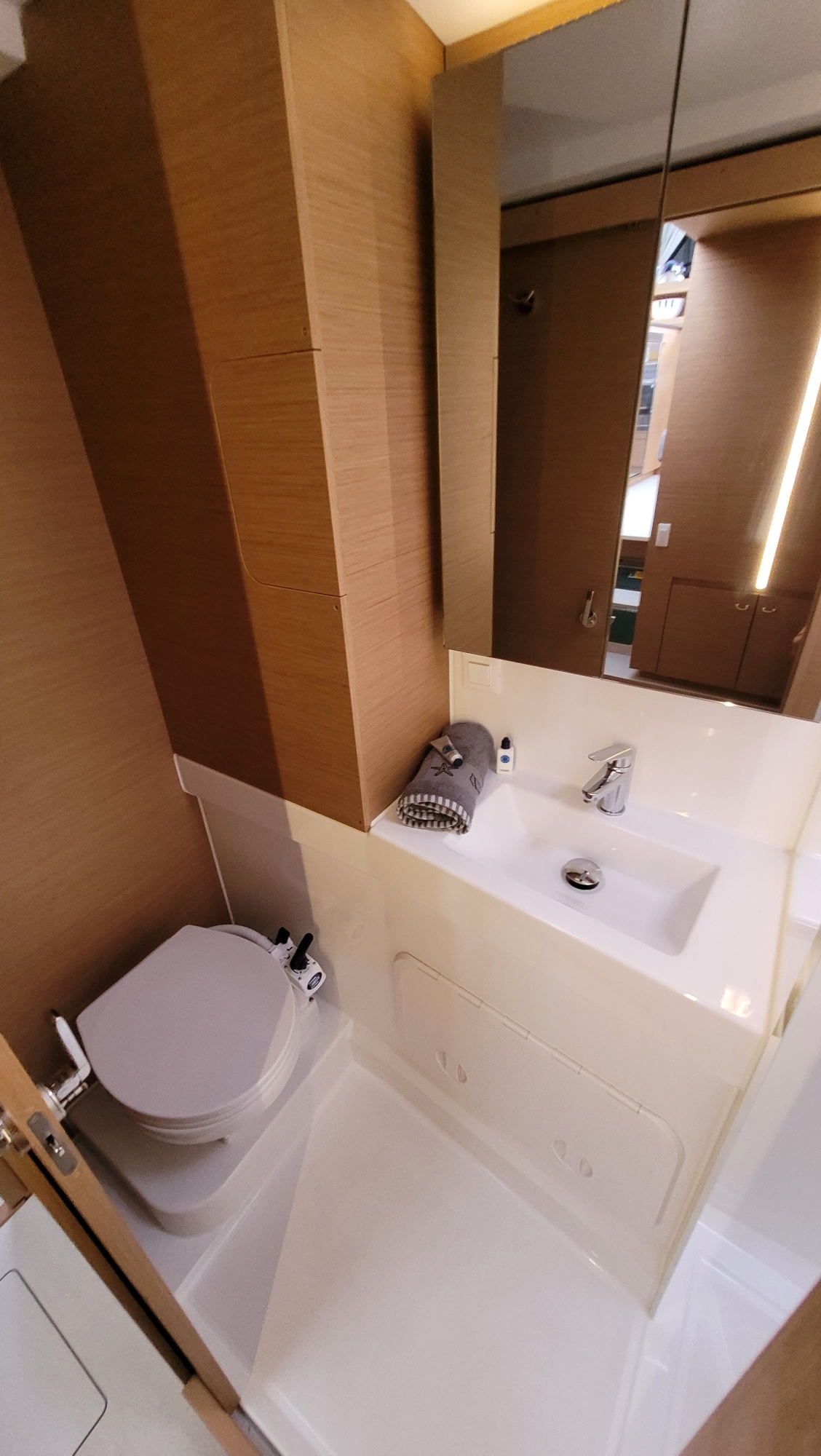 Imagenes del interior o exterior del barco Excess 11 perteneciente a la página de alquiler de barcos alquilerdebarcosmallorca.com