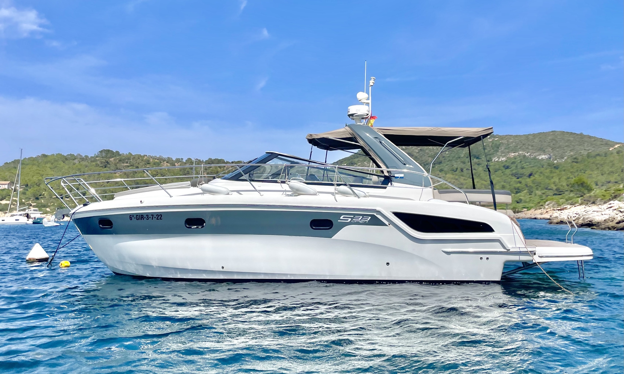 Imagen del barco  Lancha Bavaria S33 Open navegando.  