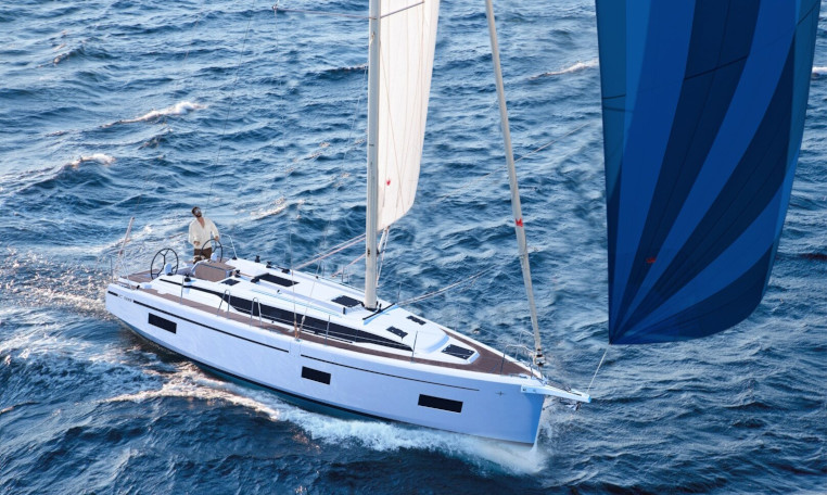 Bootsbild Segelboot Bavaria C38 mieten durchsuchen.  