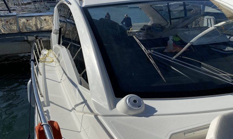 Bilder des Innen- oder Außenbereichs des Bootes Cranchi M44 HT Zugehörigkeit zur seite des bootsverleihs alquilerdebarcosmallorca.com