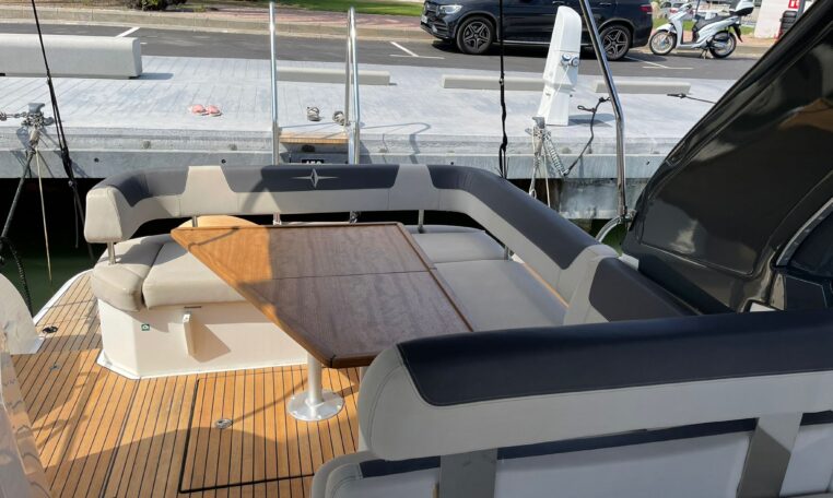 Bilder des Innen- oder Außenbereichs des Bootes Bavaria S33 Open Zugehörigkeit zur seite des bootsverleihs alquilerdebarcosmallorca.com
