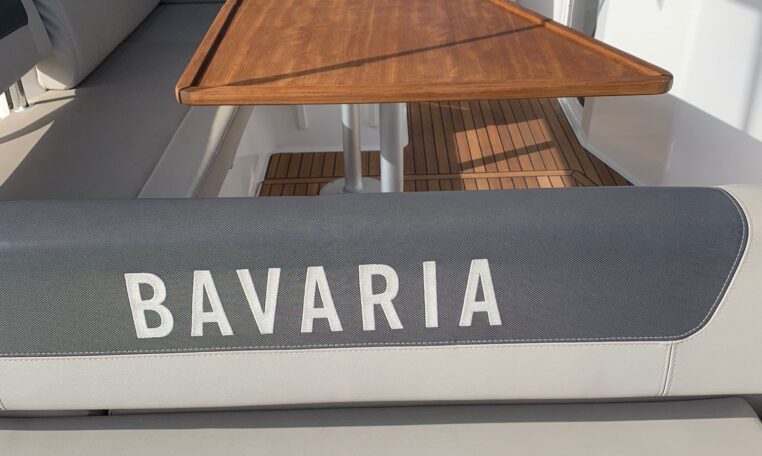 Bilder des Innen- oder Außenbereichs des Bootes Bavaria S33 Open Zugehörigkeit zur seite des bootsverleihs alquilerdebarcosmallorca.com