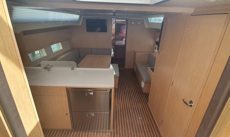 Bilder des Innen- oder Außenbereichs des Bootes Bavaria C45 Style Zugehörigkeit zur seite des bootsverleihs alquilerdebarcosmallorca.com