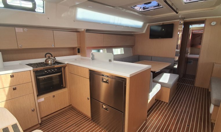 Bilder des Innen- oder Außenbereichs des Bootes Bavaria C45 Style Zugehörigkeit zur seite des bootsverleihs alquilerdebarcosmallorca.com