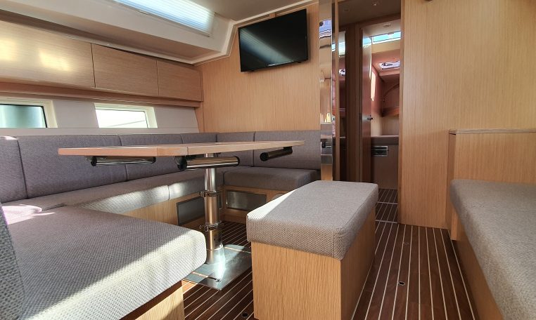 Bilder des Innen- oder Außenbereichs des Bootes Bavaria C45 Style Zugehörigkeit zur seite des bootsverleihs alquilerdebarcosmallorca.com