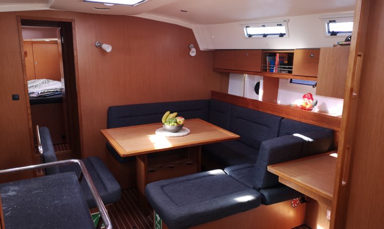 Images of the interior or exterior of the boat Bavaria Cruiser 45 belonging to the page of boat rental alquilerdebarcosmallorca.com