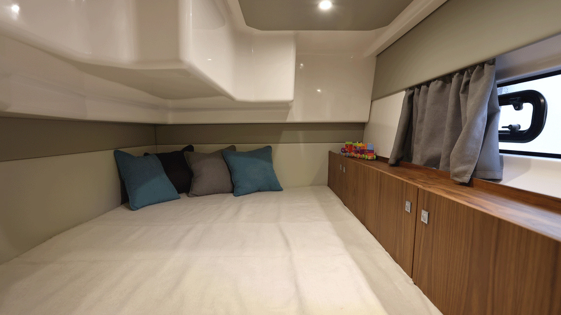 Images of the interior or exterior of the boat Karnic S37x belonging to the page of boat rental alquilerdebarcosmallorca.com