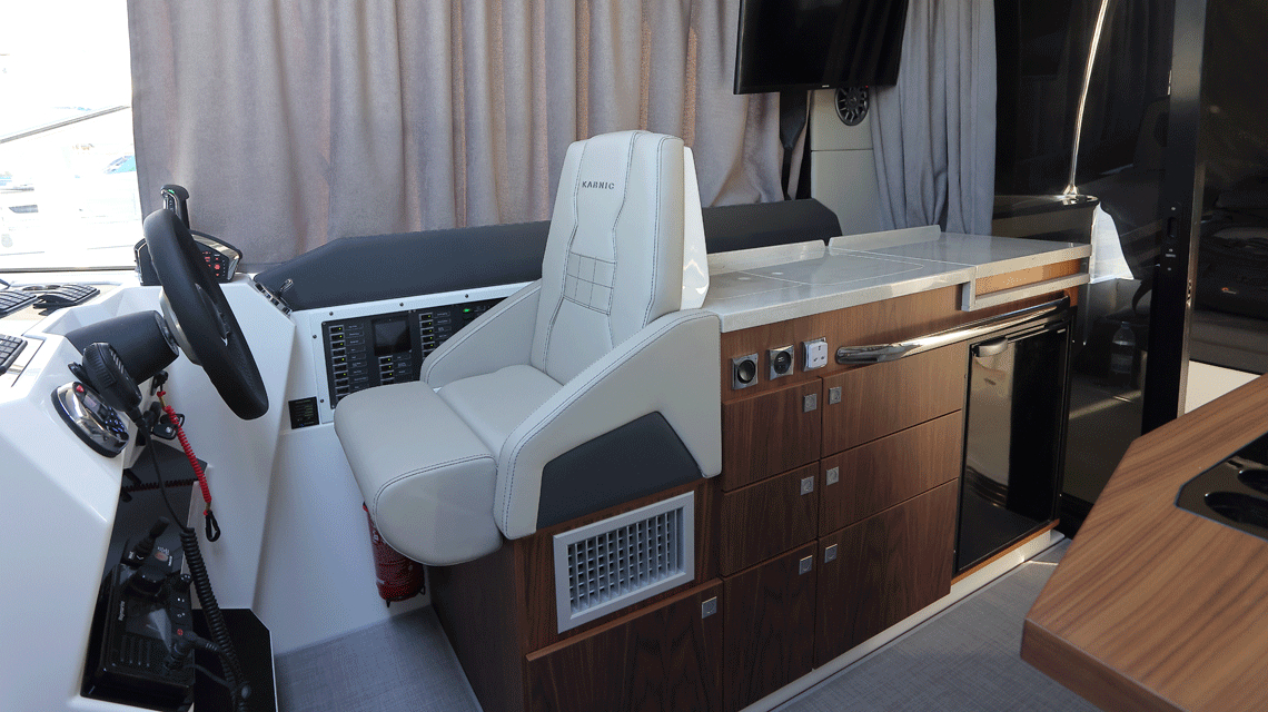 Images of the interior or exterior of the boat Karnic S37x belonging to the page of boat rental alquilerdebarcosmallorca.com