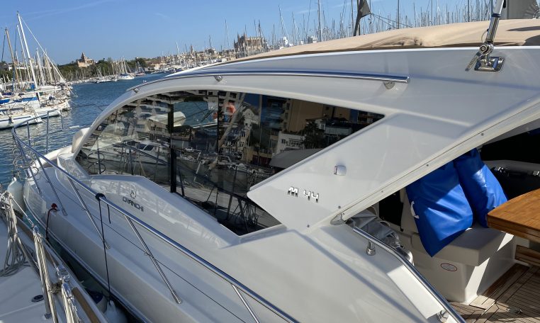 Images of the interior or exterior of the boat Cranchi M44 HT belonging to the page of boat rental alquilerdebarcosmallorca.com