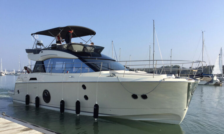 Boat picture Rental of Motorboat Montecarlo 5 sailing.  