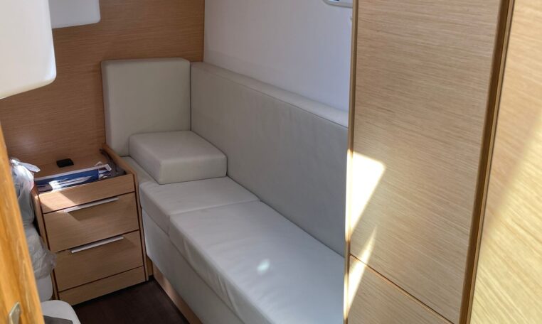 Images of the interior or exterior of the boat Bavaria S33 Open belonging to the page of boat rental alquilerdebarcosmallorca.com