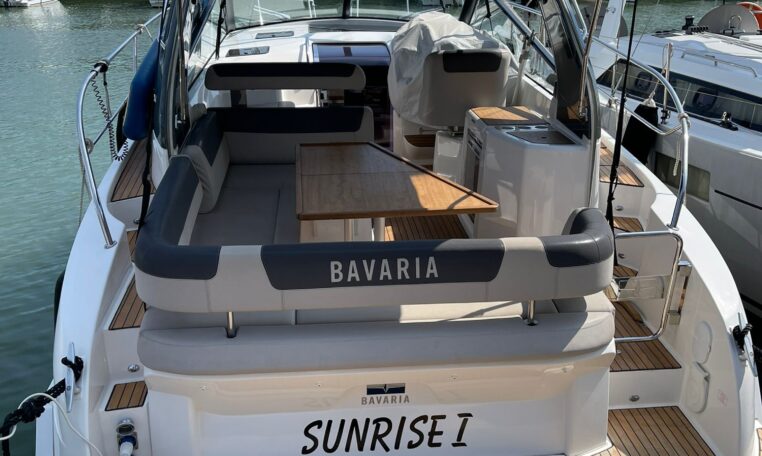 Images of the interior or exterior of the boat Bavaria S33 Open belonging to the page of boat rental alquilerdebarcosmallorca.com