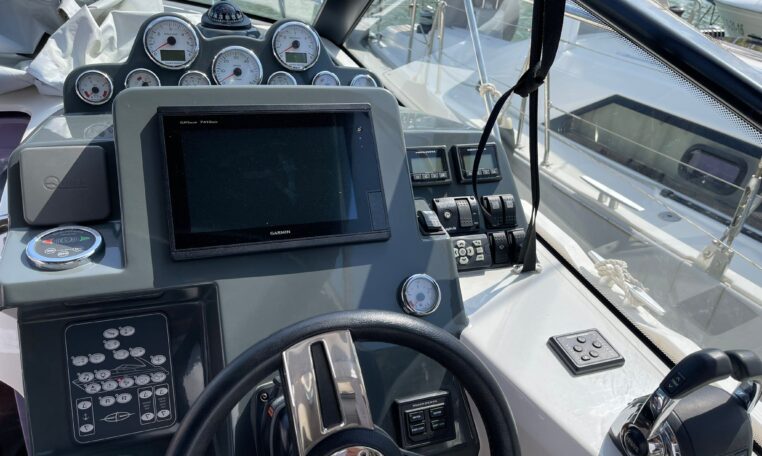 Images of the interior or exterior of the boat Bavaria S33 Open belonging to the page of boat rental alquilerdebarcosmallorca.com