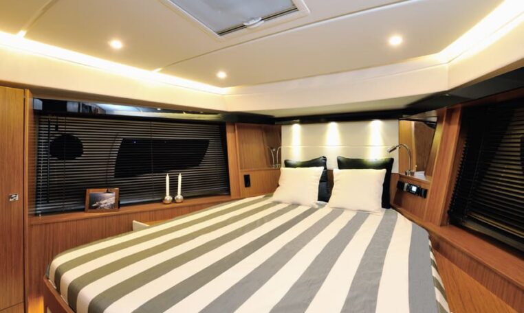 Images of the interior or exterior of the boat Bavaria Virtess 420 Fly belonging to the page of boat rental alquilerdebarcosmallorca.com