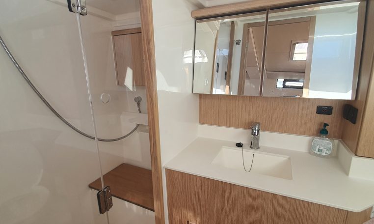 Images of the interior or exterior of the boat Bavaria C45 Style belonging to the page of boat rental alquilerdebarcosmallorca.com