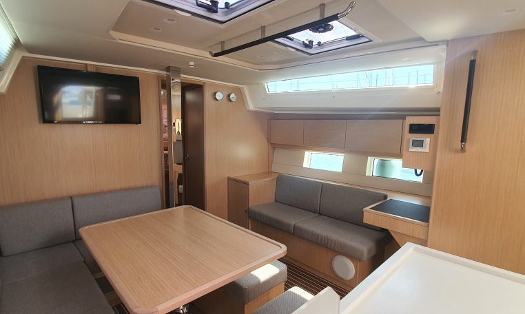 Images of the interior or exterior of the boat Bavaria C45 Style belonging to the page of boat rental alquilerdebarcosmallorca.com