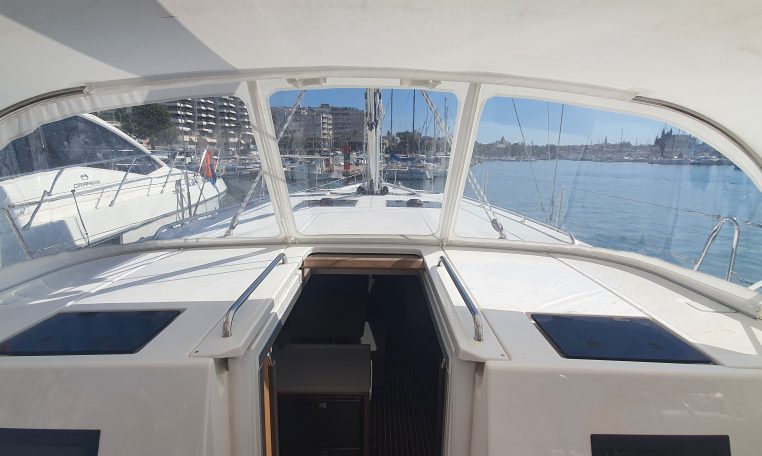 Images of the interior or exterior of the boat Bavaria C45 Style belonging to the page of boat rental alquilerdebarcosmallorca.com