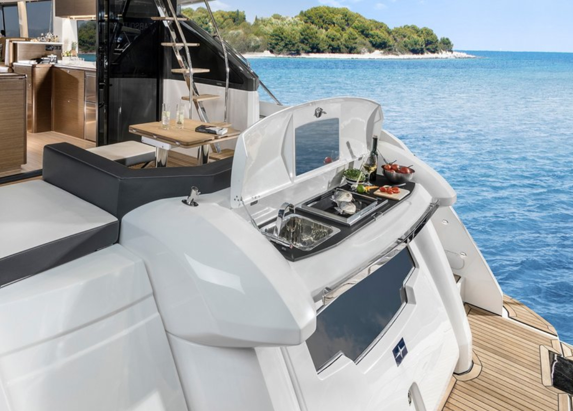 Images of the interior or exterior of the boat Bavaria R55 Fly belonging to the page of boat rental alquilerdebarcosmallorca.com