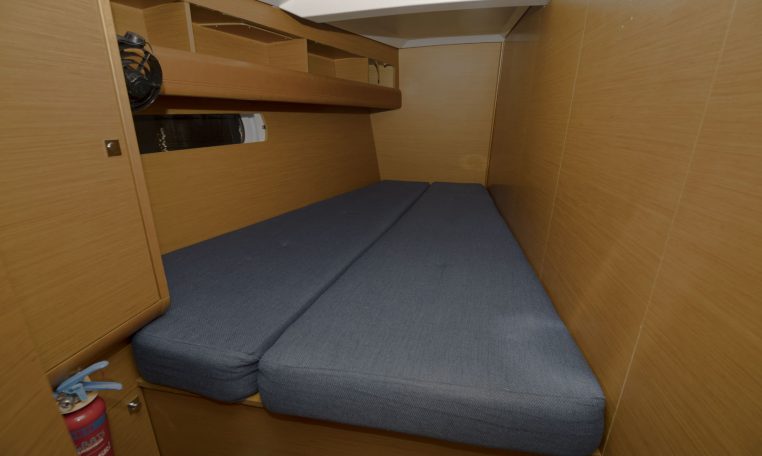 Images of the interior or exterior of the boat Sun Odyssey 469 belonging to the page of boat rental alquilerdebarcosmallorca.com