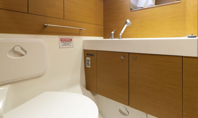 Images of the interior or exterior of the boat Sun Odyssey 469 belonging to the page of boat rental alquilerdebarcosmallorca.com