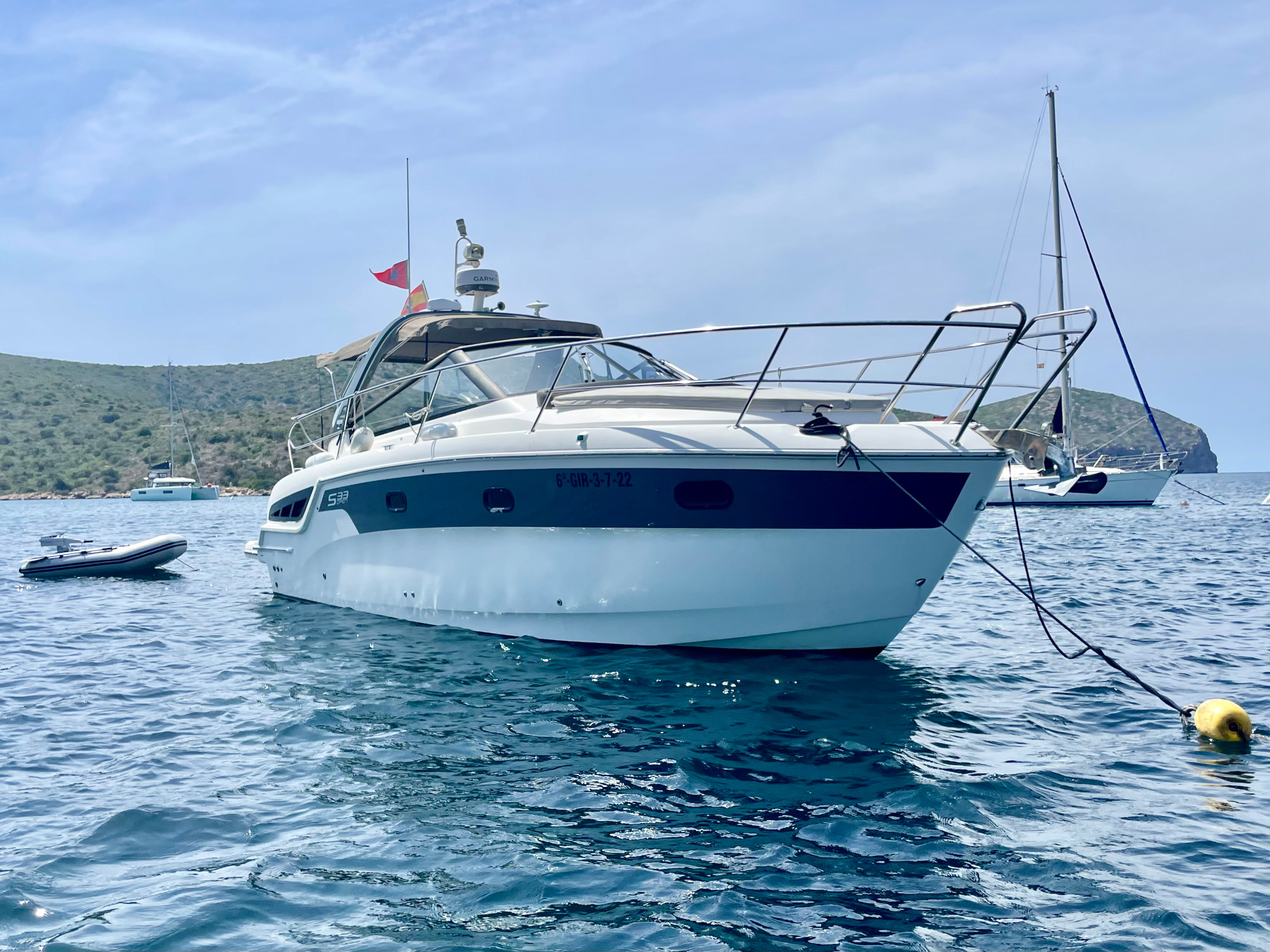 Images of the interior or exterior of the boat Bavaria S33 Open belonging to the page of boat rental alquilerdebarcosmallorca.com